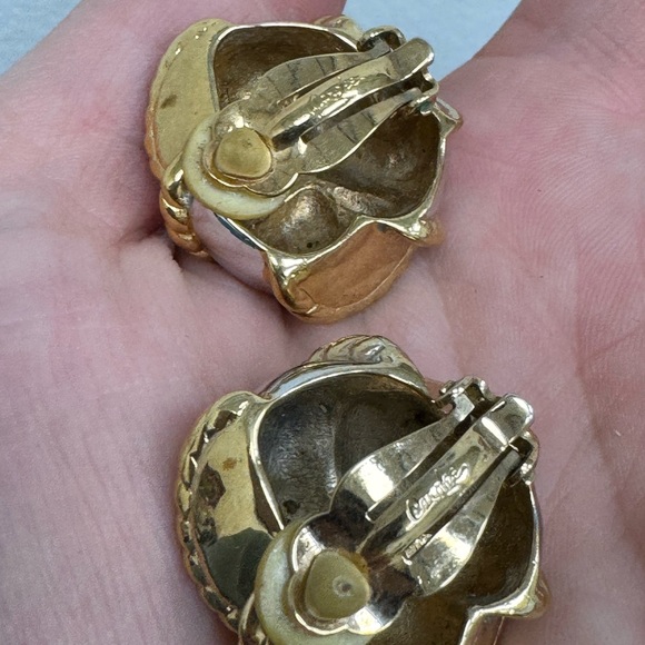 Vintage Carolee gold and silver tone clip on earrings - Picture 4 of 16